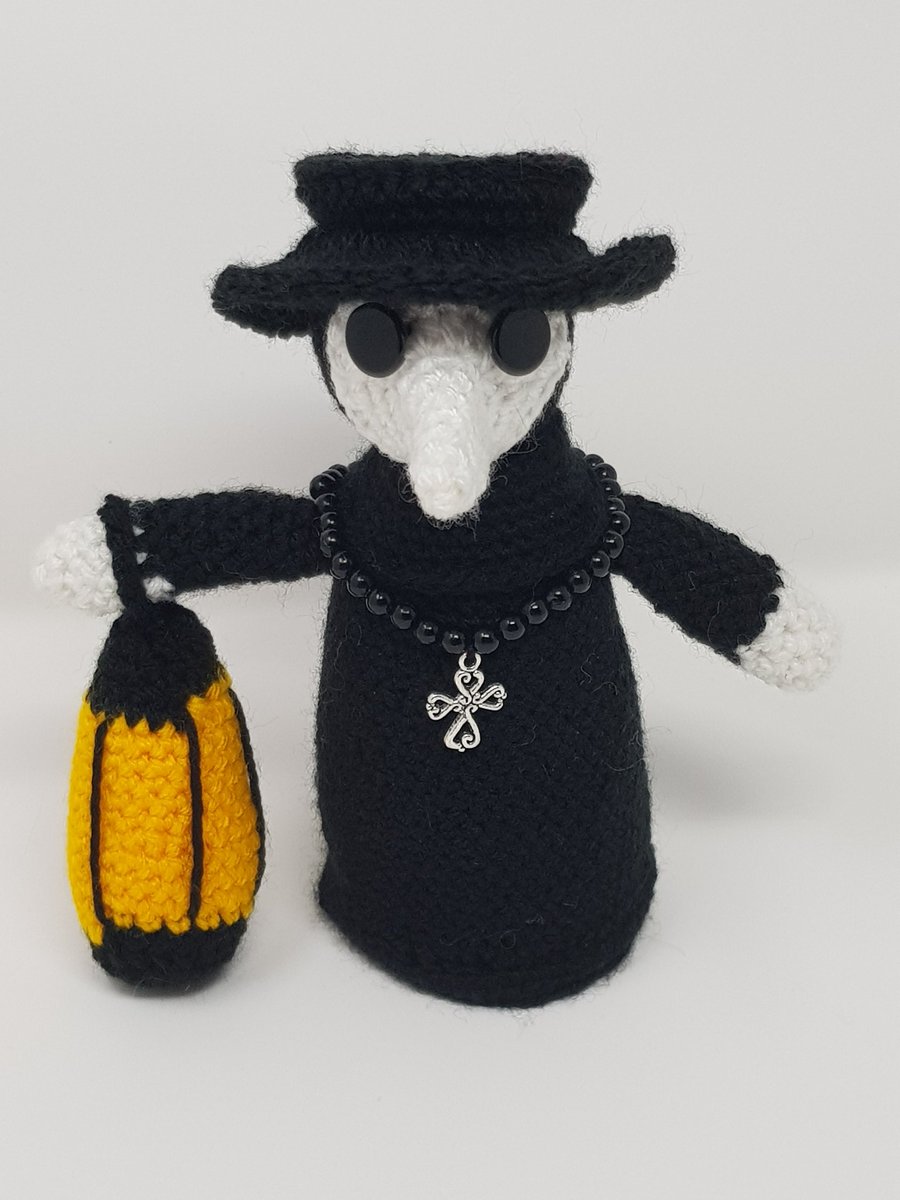 So I was asked by a super lovely person from the Johnny Depp family if I could make them a Plague Doctor.  I had never made one before , &amp; I love a challenge! This one is yours <a href="/glanz37/">Gabzilla⛰🌊❄️〰️✨</a>
#JohnnyDeppRisesVMA