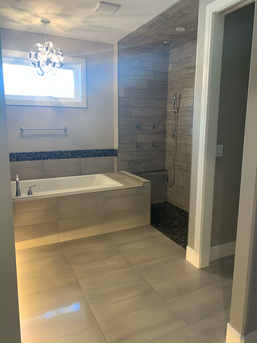 cgj_tile's tweet photo. Check out this incredible #Ensuite!  

#Tile #Tilesetter #design #RedDeer #CentralAB #Designer #Construction #NewHome  #Floor https://t.co/ahT1dZQUMN