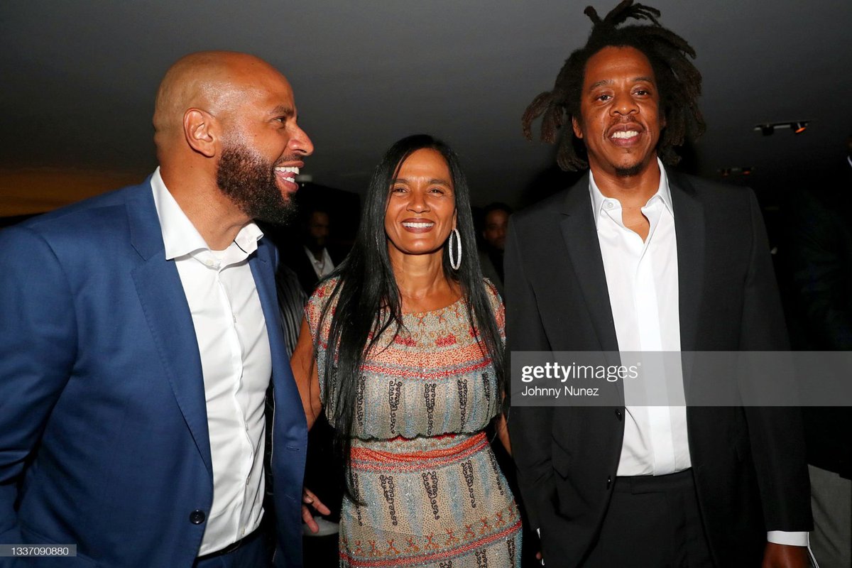 WhereImFrom96's tweet photo. "I left the dope game with my record clean
I turned the cocaína into champagne

I cleaned up La Madrina with the same soap
Me and Loro talk about how we slang dope"

La Madrina and Loro are Desiree Perez (CEO of Roc Nation) and her husband Juan "OG" Perez https://t.co/Nn5On73ghb