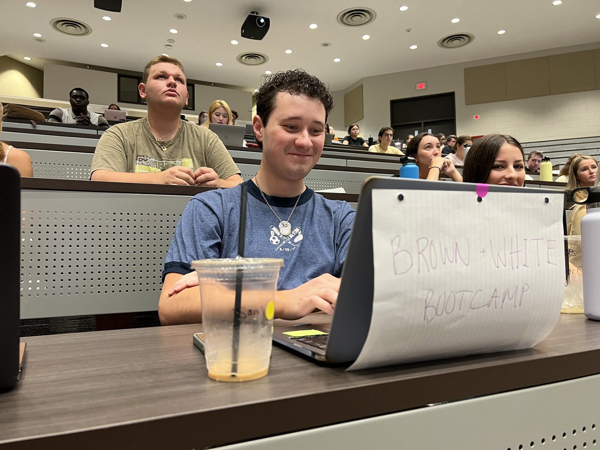 MattVeto's tweet photo. We have a LOT of amazing former @LUBrownWhite editors out there. Each year during Brown and White Boot Camp, I enjoy inviting them to offer any lessons, advice or insight — or simply to share what being an editor meant to them — to the #BWBoot hashtag. https://t.co/hMjPzu0hgQ