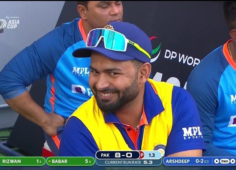superking1816's tweet photo. Rishabh Pant and Urvashi Rautela at the stadium
Rishabh pant expression 🤣🤣🤣
#INDvsPAK #AsiaCup2022 https://t.co/NMFcnAYlON