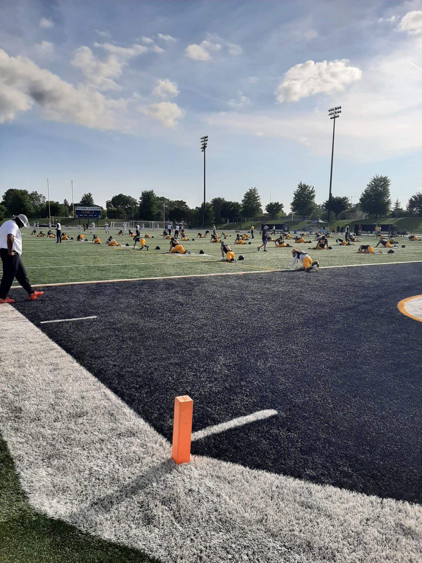 A big thank you to <a href="/WindsorLancers/">Windsor Lancers</a> <a href="/CoachBeardy/">Randall Beardy</a> <a href="/CoachCircelli/">Jean-Paul Circelli</a> and <a href="/UWLancerFB/">LancerFootball</a> for inviting me to their game day visit. I Had a great time!