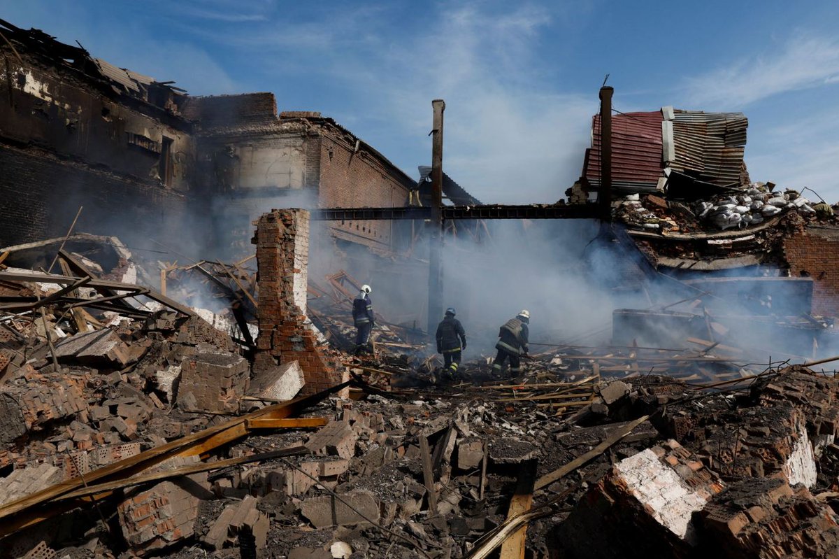 zav_raya's tweet photo. A ceramic factory in Slovyansk, Donetsk region, destroyed by a rocket attack on the morning of August 26, 2022. #Ukraine️ #war #RussianAggression #RussianWarCrimes #RussiaIsATerroristState https://t.co/hXFX6TI3GH