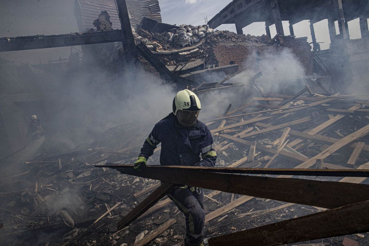 zav_raya's tweet photo. A ceramic factory in Slovyansk, Donetsk region, destroyed by a rocket attack on the morning of August 26, 2022. #Ukraine️ #war #RussianAggression #RussianWarCrimes #RussiaIsATerroristState https://t.co/hXFX6TI3GH