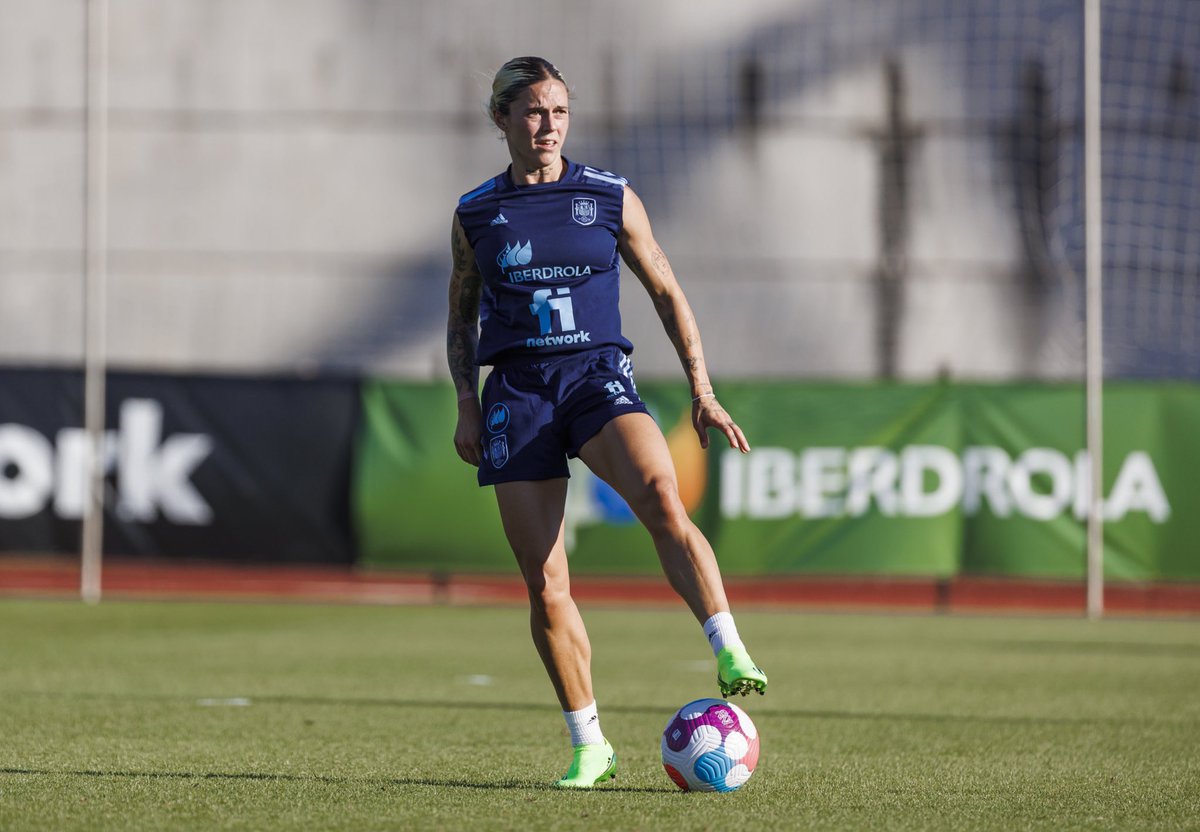 SEFutbolFem's tweet photo. 🔴 OFICIAL | @MapiLeon16 causa baja en la convocatoria de la @SEFutbolFem y será sustituida por @Galvez_Rocio. 

➡️ La internacional del @realmadridfem se concentrará con el resto del equipo este lunes 29 de agosto en la Ciudad del Fútbol de Las Rozas. https://t.co/D2z8w2LHVz