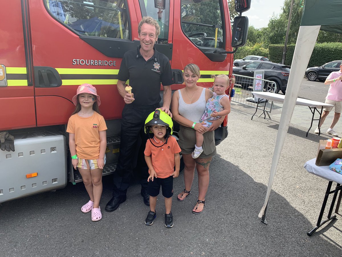 WMFSStourbridge's tweet photo. Stourbridge White Watch taking part in community engagement and giving Fire and Road safety advice and at the Charity Fun Day @ The Crown Car Park, Oldswinford. All proceeds to @MSHospice pop down and enjoy the fun 2:30 -11:00. #RoadSafety #funinthesun #wmfs https://t.co/SofLWF3lSQ