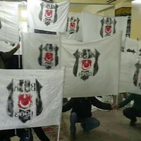 Yok mu bize sahip çıkacak bi Beşiktaşlı abimiz? çArşı deponun KİRASI İKİYE KATLANDI BU GÜN..masraflar vs aylık 5000 tl artık DEPO GİDERİ ........böle şeyler genele yazılmaz ayıp ama başka çaremiz yok.......8 kisi ufak ufak destek olarak her ay deponun kirasını ödüyordu. 8 kişi  +