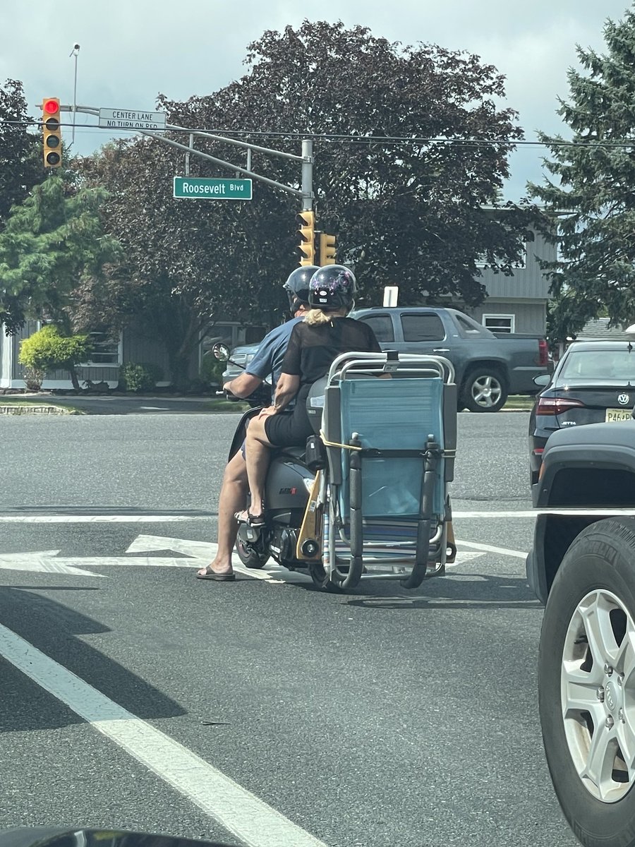leahmg2's tweet photo. #lifegoals for me and ⁦@_alexrass⁩ https://t.co/kFXNfvsvNZ