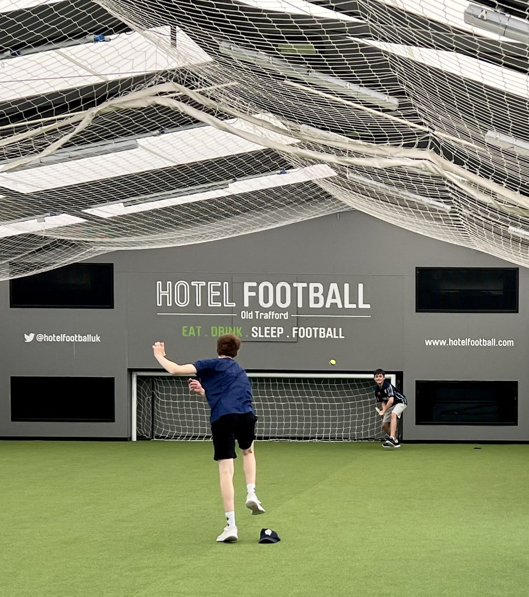 wheresdvat's tweet photo. Amazing weekend @englandcricket test and a magic overnight @hotelfootballuk. Best hotel breakfast for a while plus post breaky entertainment for @RublyJared and Matteo / Matthieu. Trot round the footy ground next door topped it off @Hearne7 https://t.co/AylAFDboQE