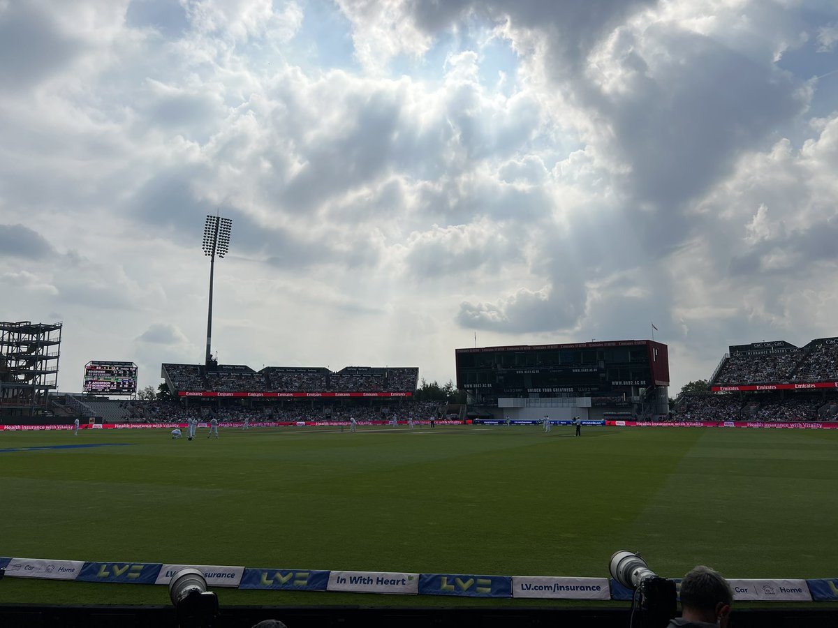 wheresdvat's tweet photo. Amazing weekend @englandcricket test and a magic overnight @hotelfootballuk. Best hotel breakfast for a while plus post breaky entertainment for @RublyJared and Matteo / Matthieu. Trot round the footy ground next door topped it off @Hearne7 https://t.co/AylAFDboQE