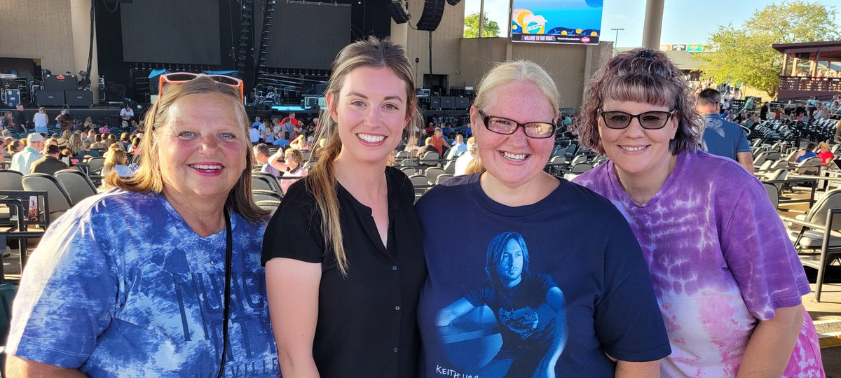 MellyMel425's tweet photo. Thank you @KeithUrban &amp; @IngridAndress for such an AMAZING concert in Indy lastnight!  This is one we definitely won't EVER forget!  Much Love! 🥰 https://t.co/gq5z52sXCG