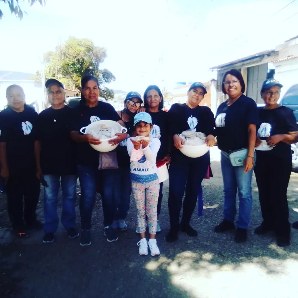 Compartir por las calles de sanare con los hermanos más necesitados.AMM