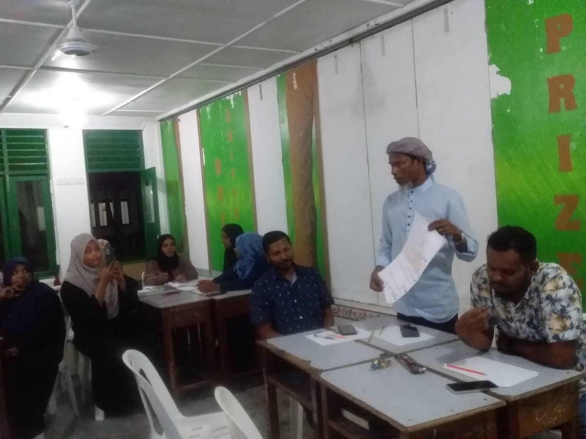MaldivesFamilyF's tweet photo. Youth ge ehy ga k dgiffushee council aa wdc aa gulhigen "mintheege thaafthu kurun nahthaalun" awareness 
#dhiffushee #session 
@MoYSCEmv @MVIaffairs @MoGFSSmv https://t.co/hnFfyw5ZUD