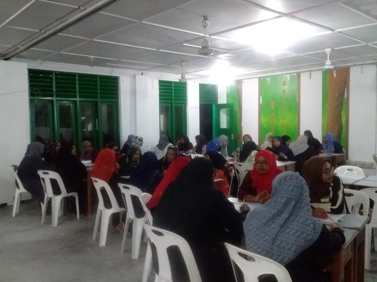 MaldivesFamilyF's tweet photo. Youth ge ehy ga k dgiffushee council aa wdc aa gulhigen "mintheege thaafthu kurun nahthaalun" awareness 
#dhiffushee #session 
@MoYSCEmv @MVIaffairs @MoGFSSmv https://t.co/hnFfyw5ZUD
