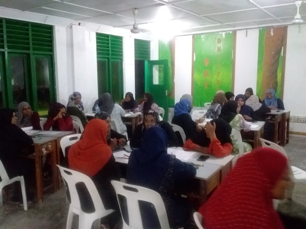 MaldivesFamilyF's tweet photo. Youth ge ehy ga k dgiffushee council aa wdc aa gulhigen "mintheege thaafthu kurun nahthaalun" awareness 
#dhiffushee #session 
@MoYSCEmv @MVIaffairs @MoGFSSmv https://t.co/hnFfyw5ZUD