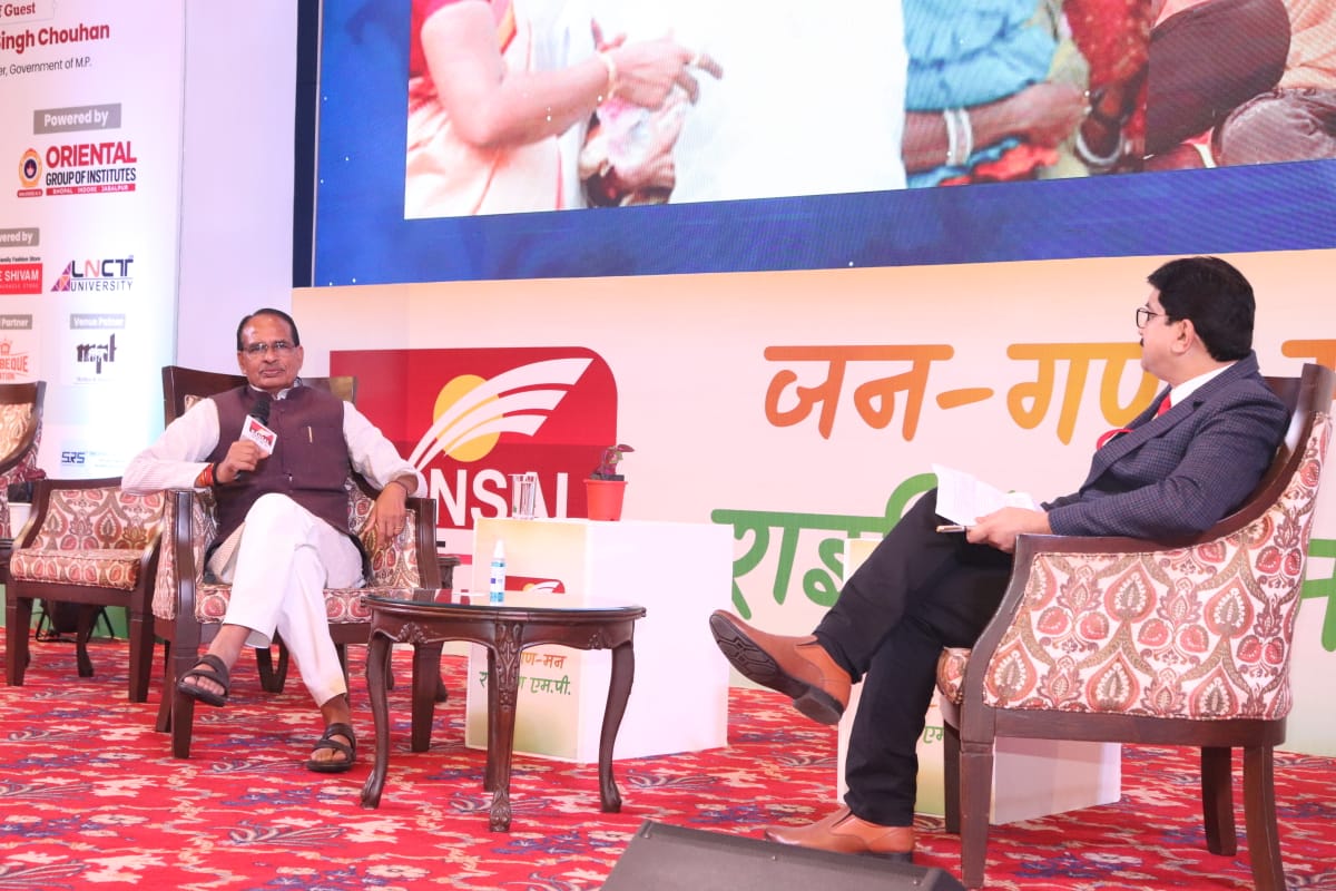 OfficeofSSC's tweet photo. मैं कल वाराणसी में था। मा. प्रधानमंत्री श्री @narendramodi जी के मार्गदर्शन में बहुत शानदार कॉरिडोर बना है। वहां से मां गंगा और मणिकर्णिका घाट भी एक साथ दिखाई देते हैं। वहां जीवन के दोनों रंग साथ दृष्टिगोचर होते हैं:मुख्यमंत्री @ChouhanShivraj
#RisingMP https://t.co/pkmbUffLFh