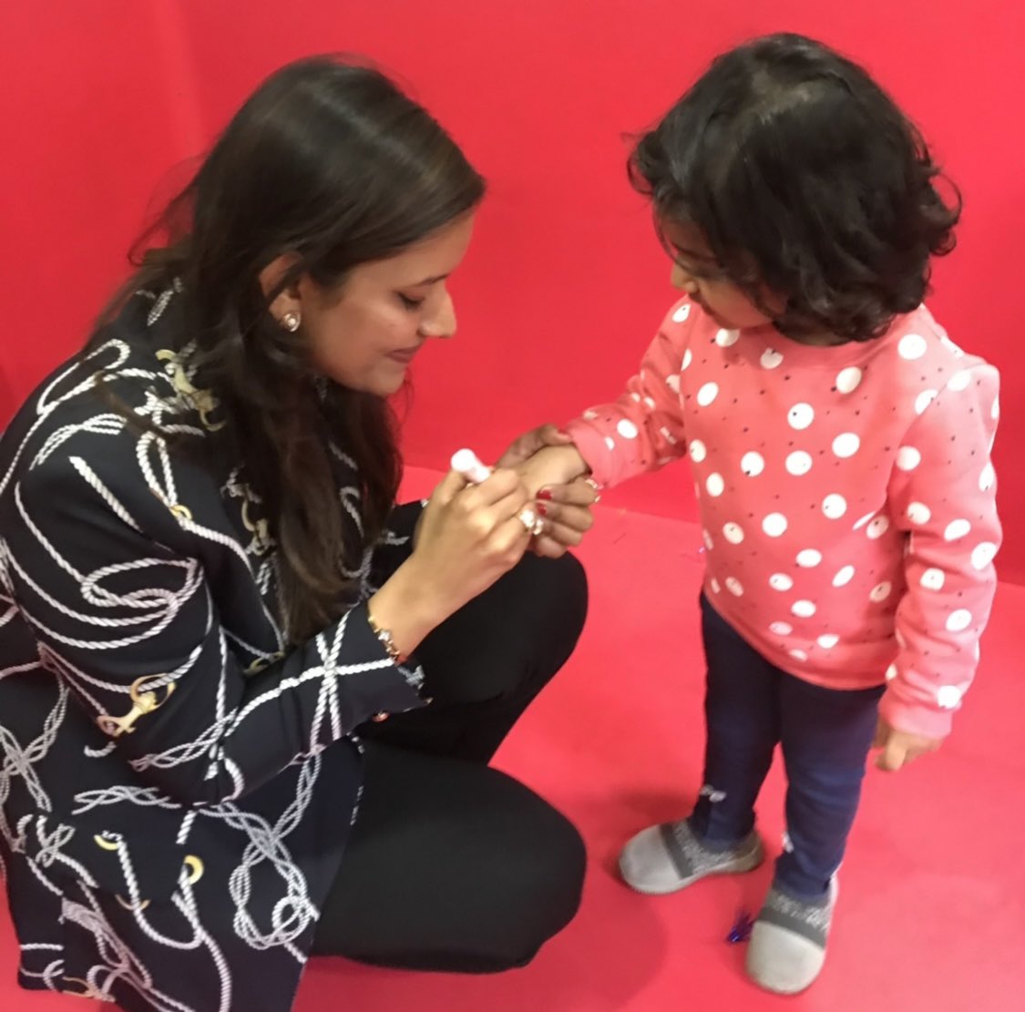 AnshitaGupta30's tweet photo. Positive reinforcement with kids.π
Different ways of practicing positive reinforcement with kids:
πClapping and cheering.
πGiving a high five.
πGiving a hug or pat on the back.
πGiving a thumbs-up.
.
.
#positiveparenting #toddler #preschoolplay https://t.co/dcslkZvEGm