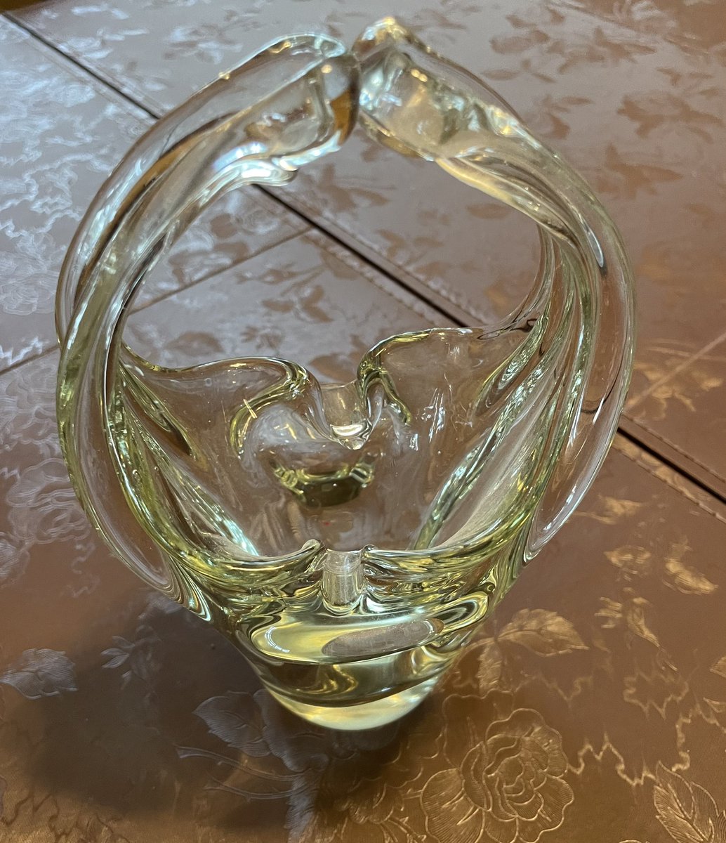 ErasShoppe's tweet photo. Beautiful vintage &amp; antique glass, that will go into my space at https://t.co/HEVTtjCRNa next week! #erasshoppe #antiques #vintage #vintageglass #antiqueglass #thriftedfinds #carnivaglass #fenton #goofusglass #murano https://t.co/a36T6PbKtk