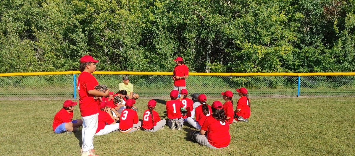Big_G_09's tweet photo. #goodmorning ๐
#StandingBuffalo #Takojas into the playoffs today @fsinations Championships in #Carlyle #Saskatchewan U13 #fastball #fastpitch #softball โพ #ForTheKids The #underdogs giving it their all ๐ ๐ ๐จ๐ฆ #Smokey ๐ป https://t.co/X0Nd0gYCf4