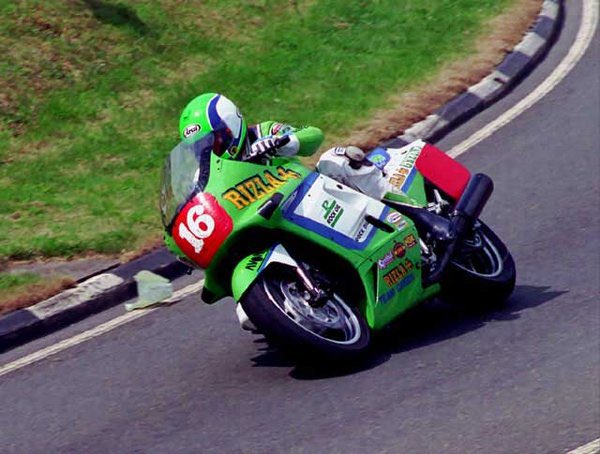 gxerlee's tweet photo. Roger hurst at the TT 1988 on big ZX10 #largeballs π https://t.co/NcT9vDf3Ib