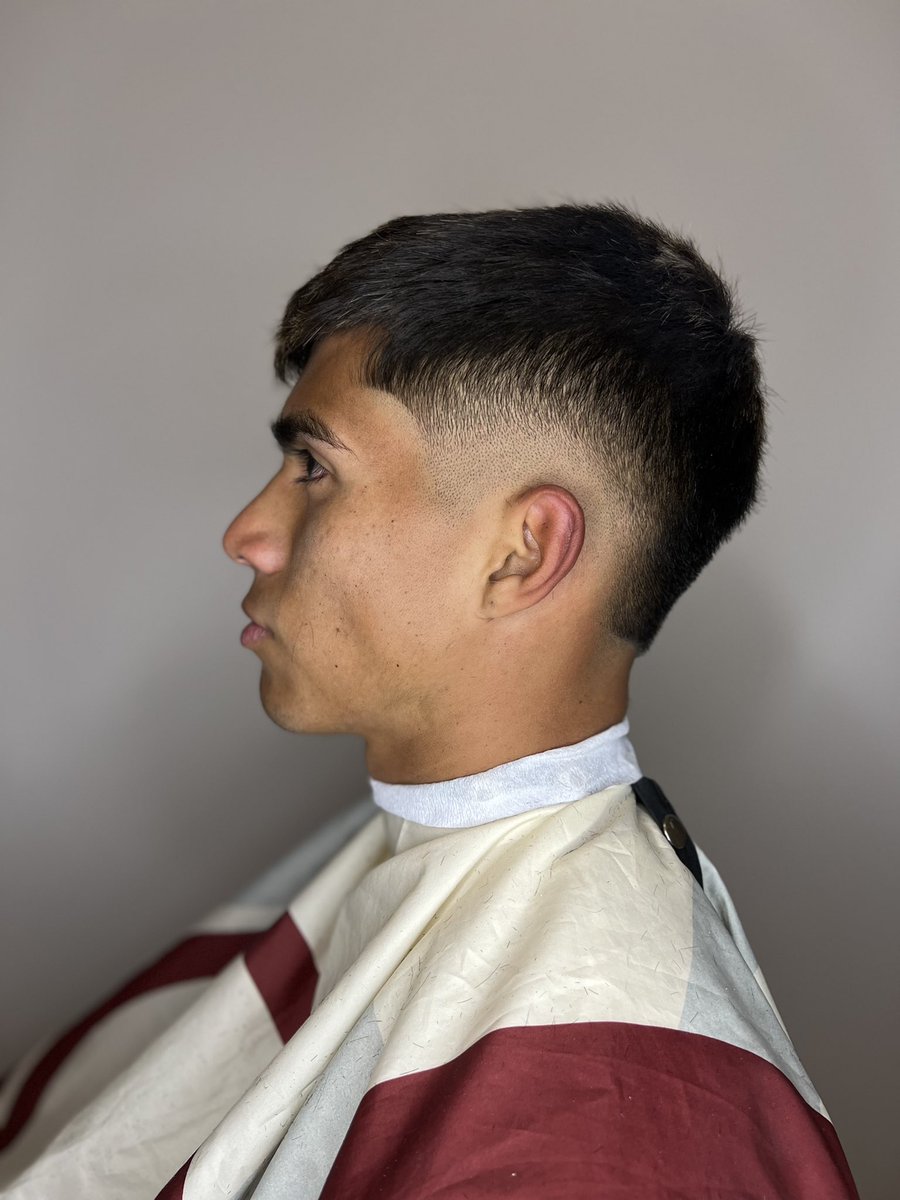 JJBarber99's tweet photo. VIP💈 para @jordanguivin jugador de @Universitario 
#Universitario #jordanguivin #YDaleU #barbers #vip https://t.co/1j22ayTzUq
