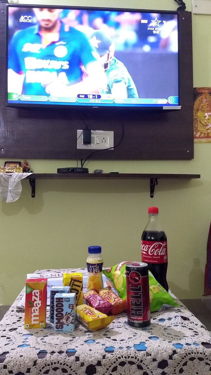 Amit_Bindas's tweet photo. All Set for 👉🏻 
#INDvPAK #AsiaCup2022 
Come on India 🙌🏻🎸 https://t.co/QRTvLM7kxx