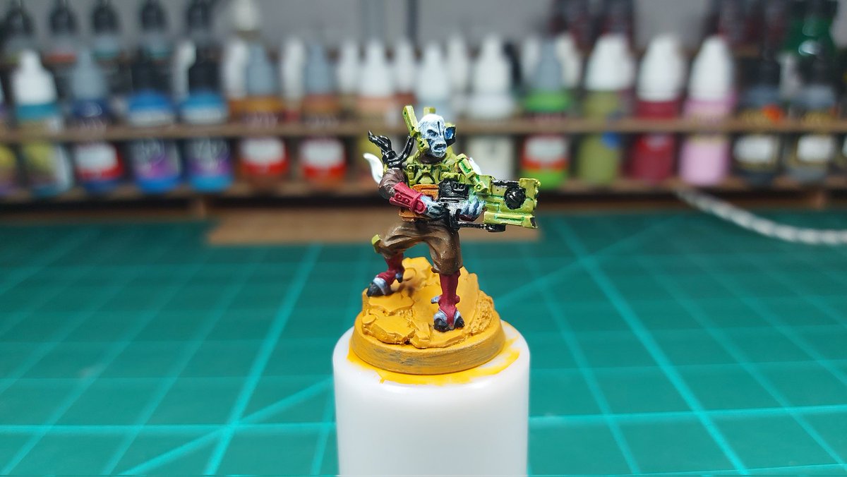 Shiur72's tweet photo. @MiniApothecary Got some more details sorted out on my #Riptide and worked on my older fine cast version of #Darkstrider. Then I completed my second full squad of #Firewarriors ( still need to finish the bases ), and got started on my third squad of Firewarriors and some #Stealth suits.
#HHH https://t.co/0spuNRf6Ba