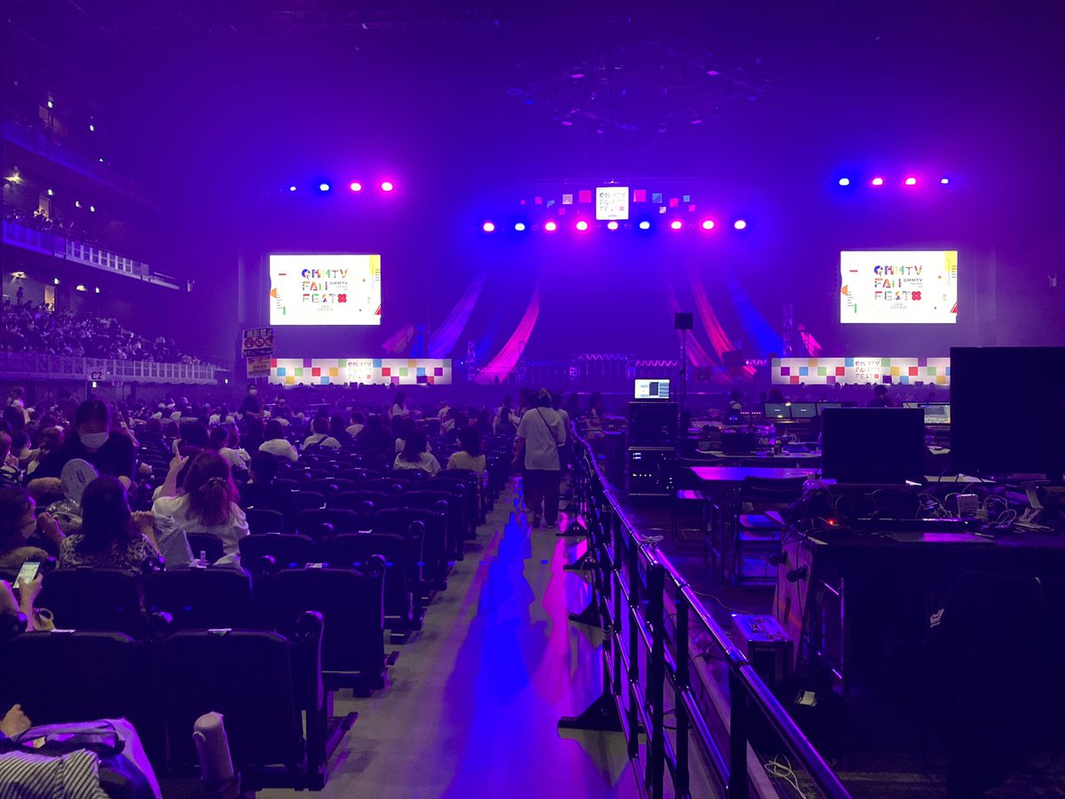 UTA24386243's tweet photo. ひっさしぶりに初心に返って楽しかった〜🥰
みんなイケメン過ぎて目が潰れるかと思った😱❤️
毎日睡眠不足で沼ってた頃の思い出が走馬灯のように甦ったわ〜😂
ほんとに同じ世界線に存在してくれてたんだね☺️

#GMMTVFanFest2022JPD2 https://t.co/rD4kHQmxKY