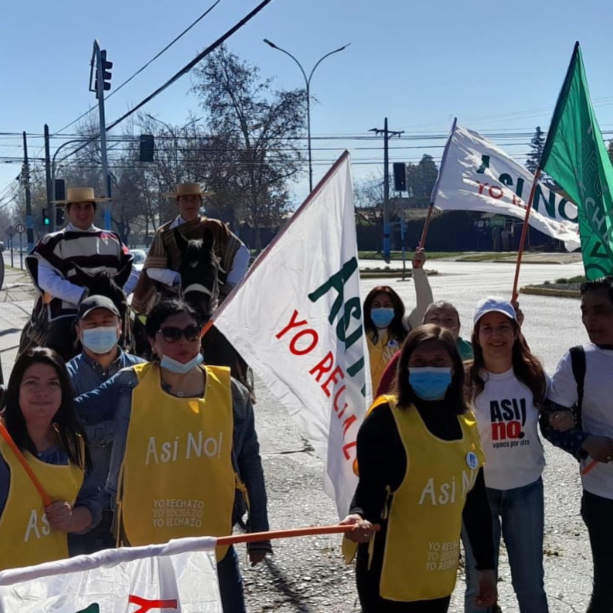 Mientras ayer en Valparaíso se insulta a nuestra bandera, acá en Rancagua más de 4000 personas marchan reivindicando nuestras tradiciones y símbolos patrios.
#Rechazo