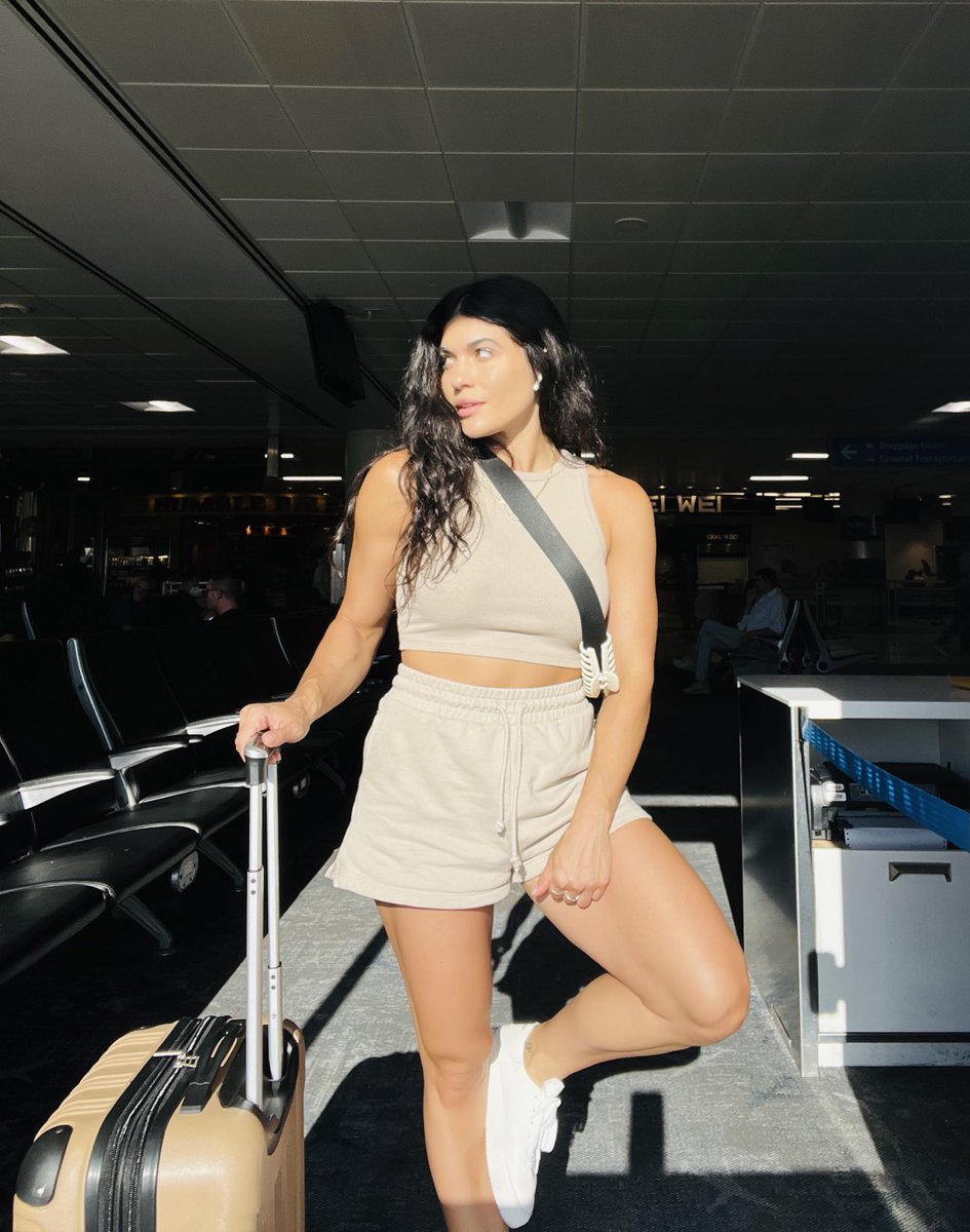 MissRizzo's tweet photo. On my way to crush my goals, 📸shooting with ⁦@iFit⁩ ⁦@NordicTrack⁩ ⁦@ProFormFitness⁩ — I worked so hard to get here. #saltlakecity #ifit #fitnessmodel https://t.co/Mcw9qTzm3t