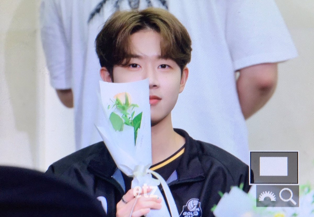 eight_to_zero's tweet photo. 220828 꽃미남🌷✨️
#골든차일드 #GoldenChild #김동현 #동현 https://t.co/UCIUbenC57