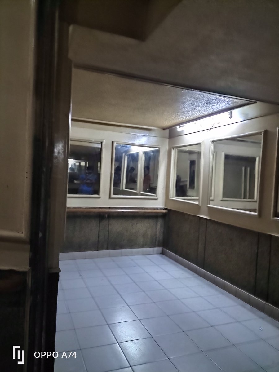 friendlySMASHER's tweet photo. 📍 BACLARAN CINEMA! 💦

Forda explore ang ferson today. 😅

Tama nga yung sinabi nila na andami ganap dun. Hahaha 😂 Andami kong nakita kanina, kahit sobrang dilim sa loob makikita mo  pa rin sila. 😅

First time ko makakita ng ganun sa loob ng sinehan. 😅 https://t.co/TSHt2bWZxV