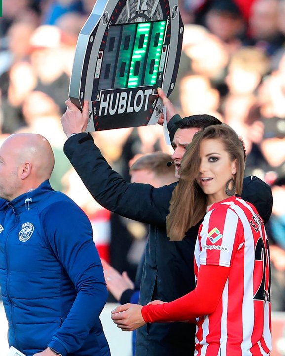 Sampajoli hace su primer cambio. Que tendrá preparado el dt argentino con este cambio, esperemos que chase lo deje todo en la cancha. 
El partido estamos perdiendo esperemos ver el final.

⬆️Brooklyn chase
⬇️lacy lennon 

Los minutos finales del partido, con todo carajooooo!!!!