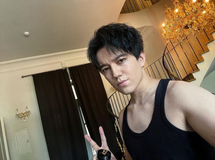 Marianaramlo's tweet photo. Nuevo día para seguir apoyando @dimash_official y envolvernos en #Zhalyn directo a @billboard con #BeWithMe #Dimash_Okay #FlyAway #OmirOter #DimashQudaibergеn
#DimashMagicVokalize https://t.co/GtVJNaM0X4