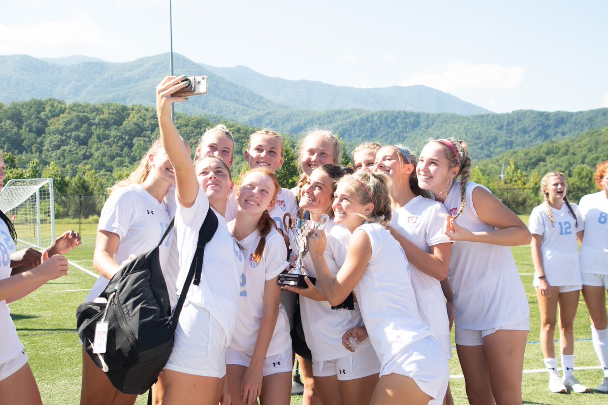 USJbruinsoccer's tweet photo. Great weekend for @USJbruinsoccer. Champions of Group A @High_School_Cup. Brilliant tournament in a brilliant setting. Fantastic 6-0 today against a quality @scbisonsoccer. This TEAM 🙌 https://t.co/2ww4vVsykQ