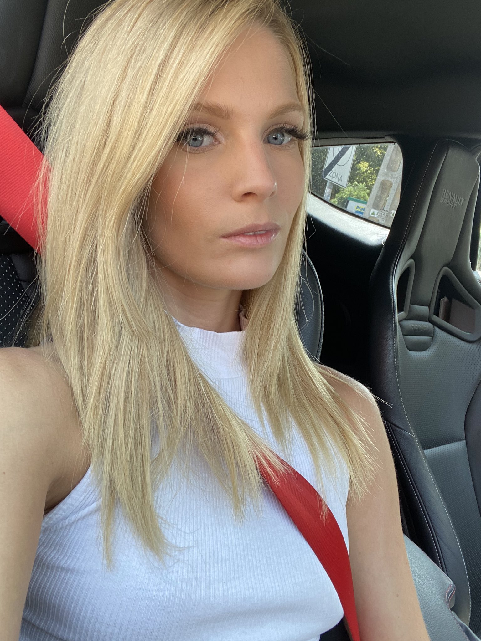 Candee Licious On Twitter What Is Up😘 Blondie Blueeyes Dayoff Carselfie Girl Smile