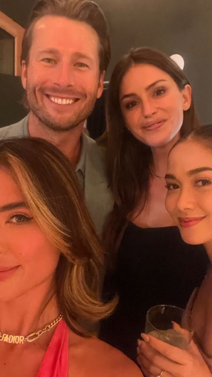 daiIymaja's tweet photo. MAJA and Sofia with @glenpowell &amp; his lovely girlfriend Gigi Paris. 💕

🔗: iamsofiaandres igs
🏷: #MajaSalvador | #WanderMaj https://t.co/BG20Y7TTXX