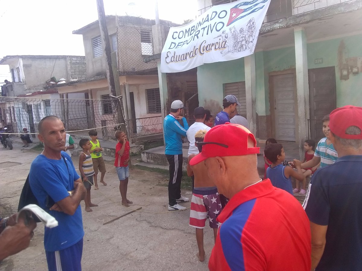 Seguimos en los Barrios con nuestros niños y niñas ,el INDER MUNICIPAL DE SANCTI SPÍRITUS ofreciendo actividades sanas para su disfrute..