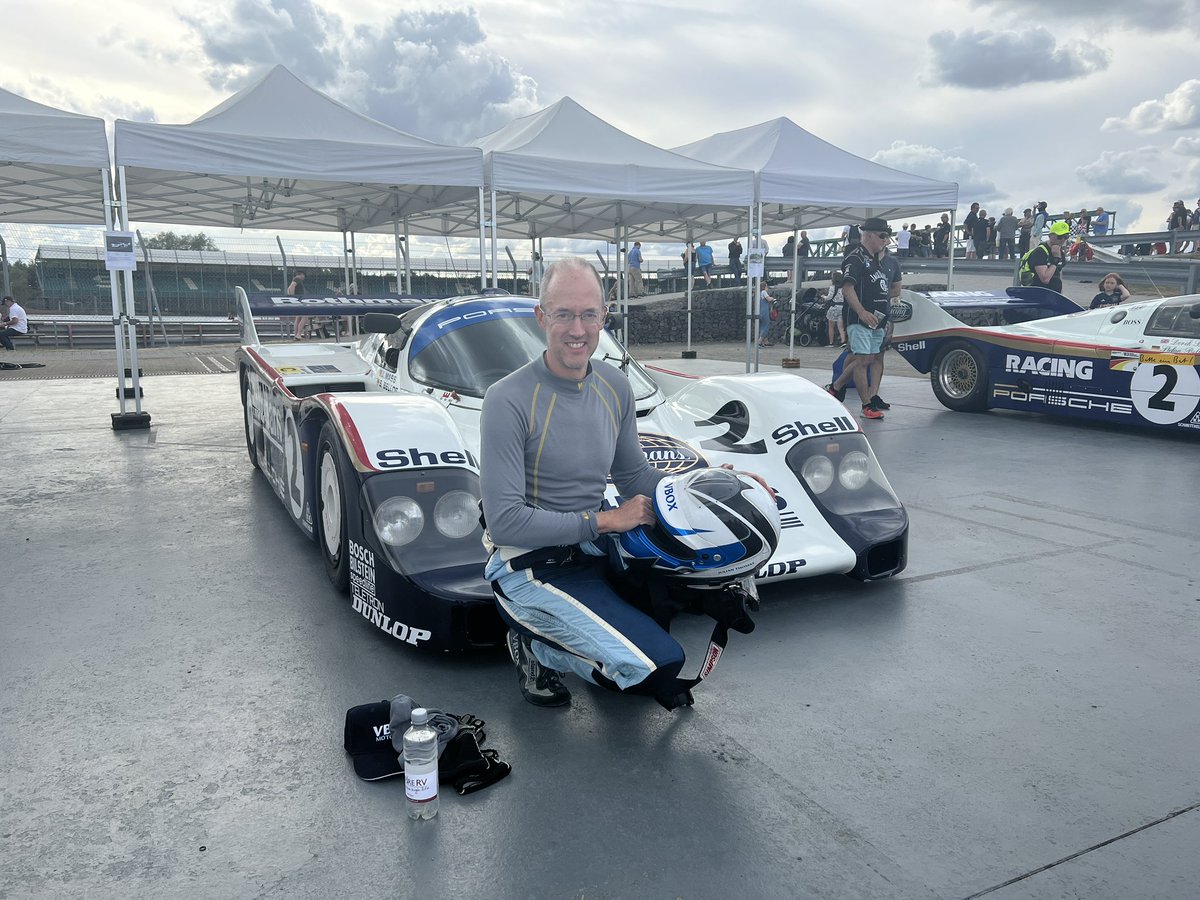 Julian Thomas tweet media