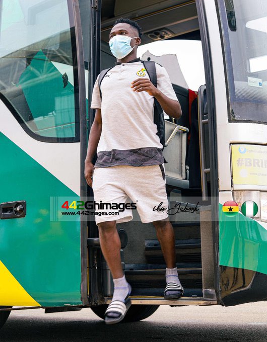 Ghana’s 🇬🇭 lineup 👇🏾

Danlad Ibrahim (GK)
Augustine Randolph 
Konadu Yiadom 
Mohammed Alhassan 
Dennis Nkrumah Korsah 
Razak Kassim 
Gladson Awako (C)
Seidu Suraj 
Jonah Attuquaye 
Daniel Afriyie Barnieh 
Evans Osei-Wusu 
📸:<a href="/442GH/">442 Sportsgh</a> 
#GTVSports