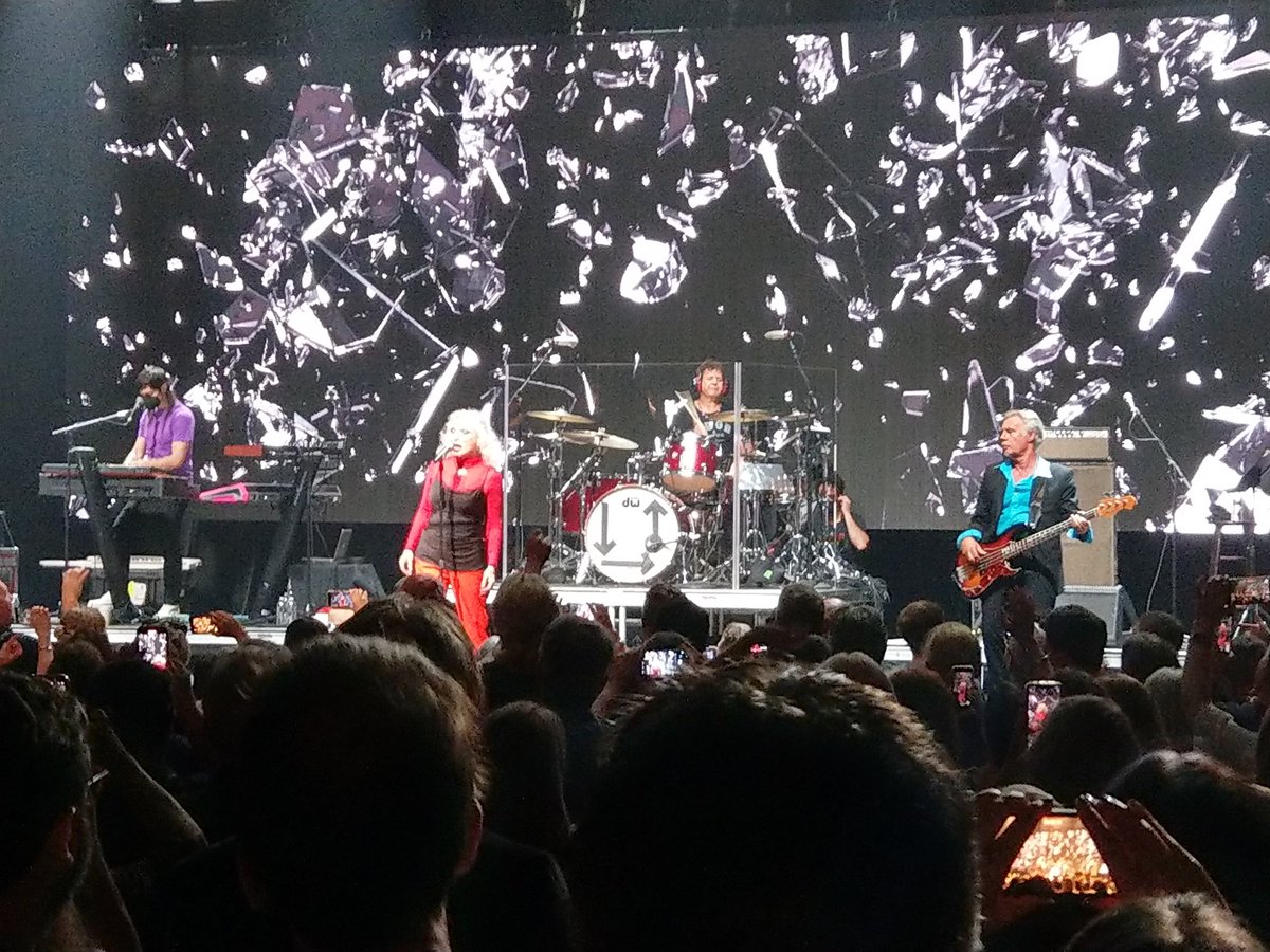. <a href="/BlondieOfficial/">Debbie Harry/BLONDIE</a> killed it <a href="/ChicagoTheatre/">The Chicago Theatre</a> last night and <a href="/clem_burke/">Clem Burke</a> showed again that he is one of the best drummers ever. Great show!