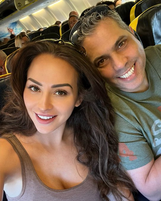 Happy birthday to the best cosplay handler! Thank you dad @NicSamiotis for always looking after me, enjoy<a href="/tag/cosplay"class="tags"><span>#cosplay</span></a><a href="/tag/zelda"class="tags"><span>#zelda</span></a><a href="/tag/zeldacosplay"class="tags"><span>#zeldacosplay</span></a><a href="/tag/tearsoftheking"class="tags"><span>#tearsoftheking</span></a>