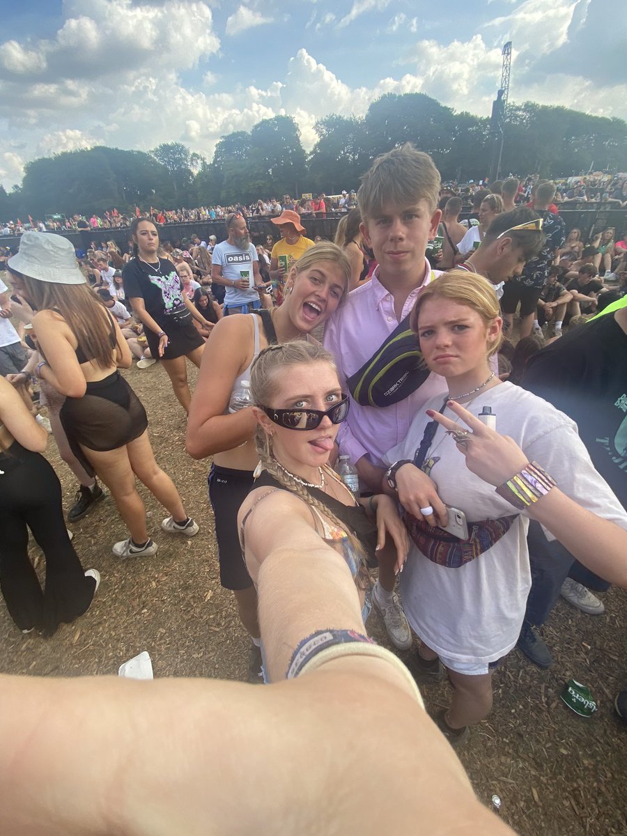 AJ TRACEY TIME #NoMusicOnADeadPlanet #leedsfeet get us on the screen🫶🏻