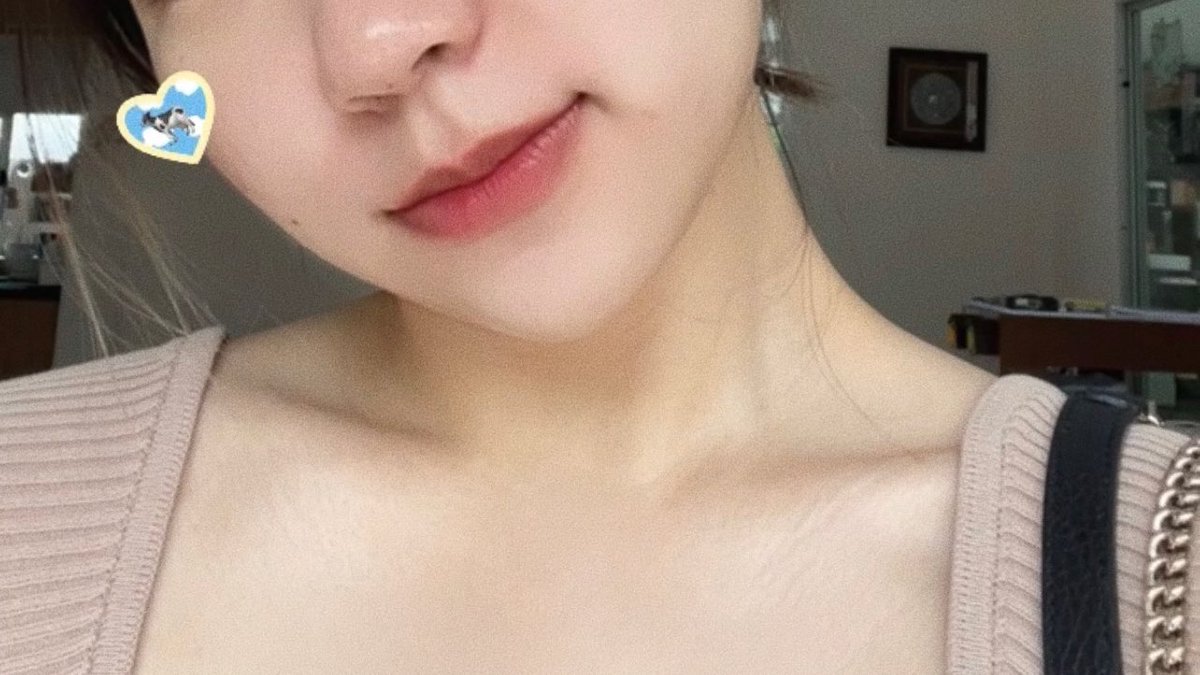 smiiiip's tweet photo. รีวิวของคุณ emi คือปังจิงๆๆปกติช่วงไหปลาร้า��ค้าคือไม่เห็นเลยยยแบบไม่เห็นจิงๆ ยืนปกติคือหายไปเลยแต่รูปที่3คือยืนปกติ รูป1ยืนเซลฟี่ดูช่วงบนผอมกรุบ รูป4นั่งรถถ่ายรูปดูไหล่เล็กคอเล็กไปหมด มันเว่อนะทุกคนลองไปทำ ใส่เปิดไหล่สายเดี่ยวเสื้อคอกว้างคือสวยเลยอะ มีแรงออกกำลังกายต่อสุดๆ https://t.co/6d1MK4nqXs