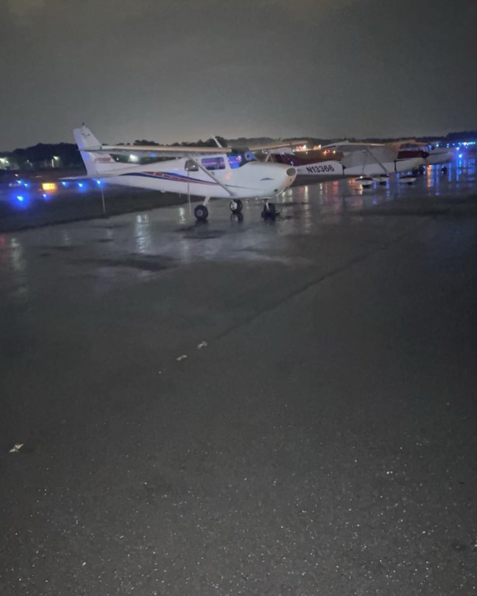 CloverAFJROTC's tweet photo. Saturday night flights ✈️ #SC951 #aviation #aviationcareers https://t.co/wzCEolgVOJ