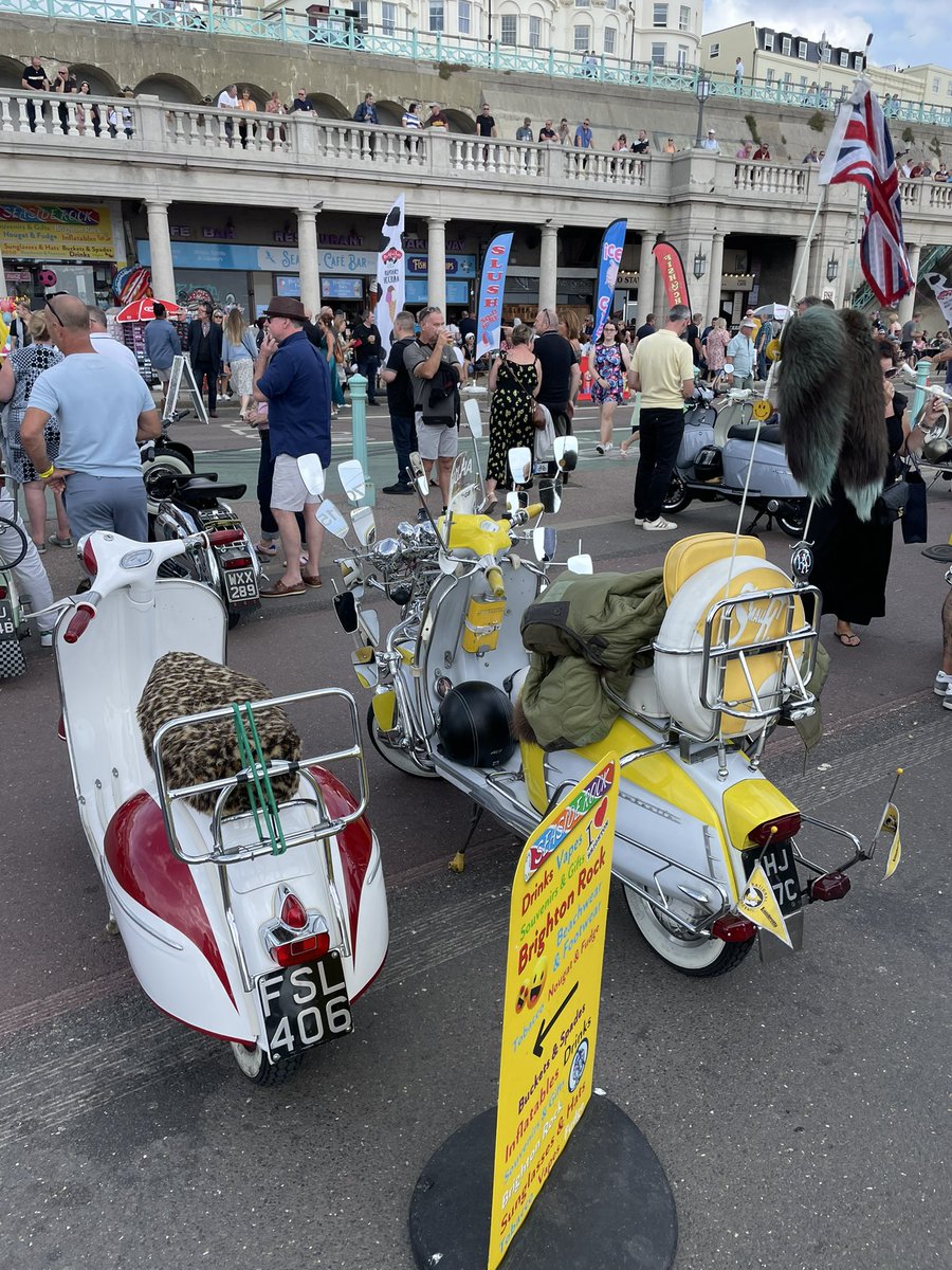 donk1971's tweet photo. Busy down #Brighton seafront on #AugustBankHoliday weekend! #WearetheMods #Vespa #Mods #quadrophenia #Lambretta #Itsalltoobeautiful https://t.co/i5lvyECnxe