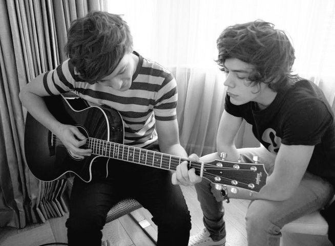 teaandfrozenpea's tweet photo. Louis &amp; Harry: Boyfriends dates 

the longest thread. Happy 28th https://t.co/VVsq2NXSeH