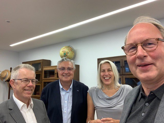 JacquesCreyssel's tweet photo. 1/3 Très heureux d’avoir vu à #Londres mes homologues britannique ( H. Dickinson @the_brc), allemand ( S. Genth @handelsverband) et belge (D. Michel @comeos_fr) pour parler de la situation du commerce dans nos pays. @FCDfrance @FCD_EU https://t.co/nAquFgvARJ