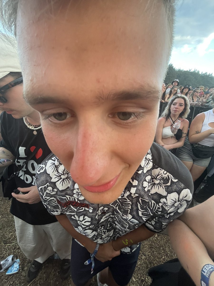 IzzyThompsson's tweet photo. Hit him up lasses ✊🍆💦 #NoMusicOnADeadPlanet  #LeedsFestival https://t.co/WAlSRqTrcy