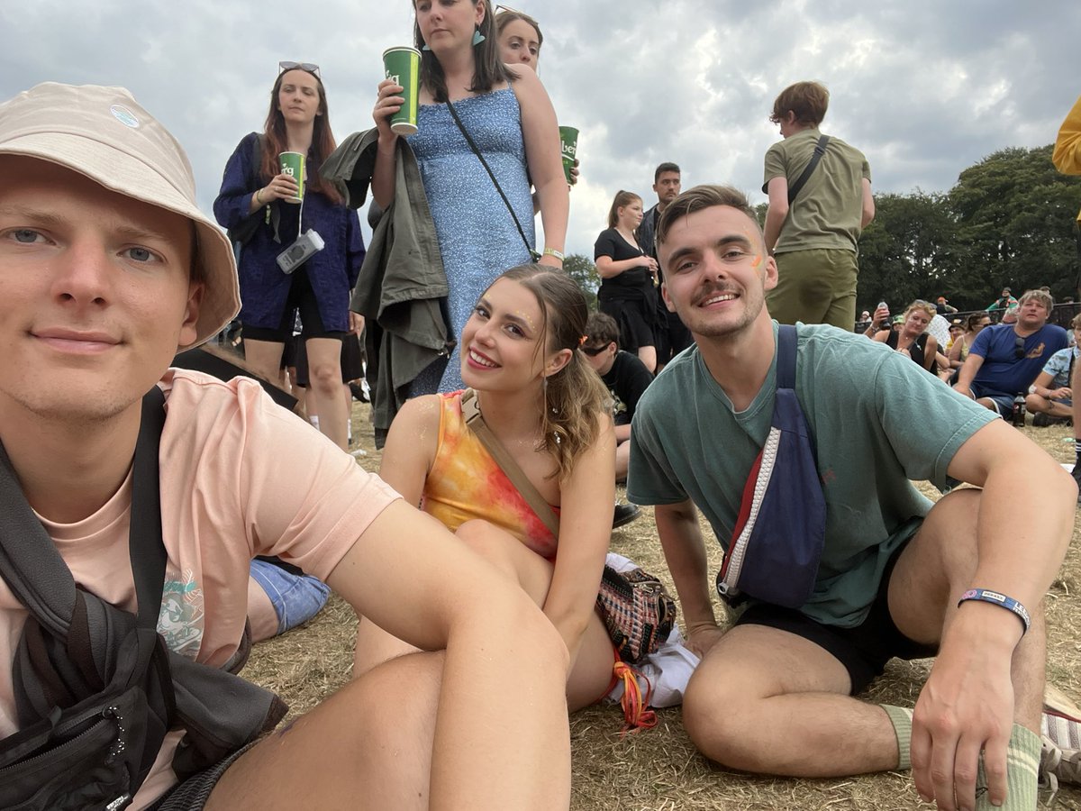 TEasby_'s tweet photo. AM✌️ let’s gooooo baby #NoMusicOnADeadPlanet #leedsfest https://t.co/oHaeSuFMys